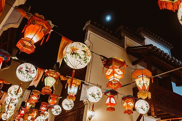 千庫網(wǎng)_燈飾晚會(huì)花燈新春猜燈謎攝影圖配圖_攝影圖編號(hào)151602